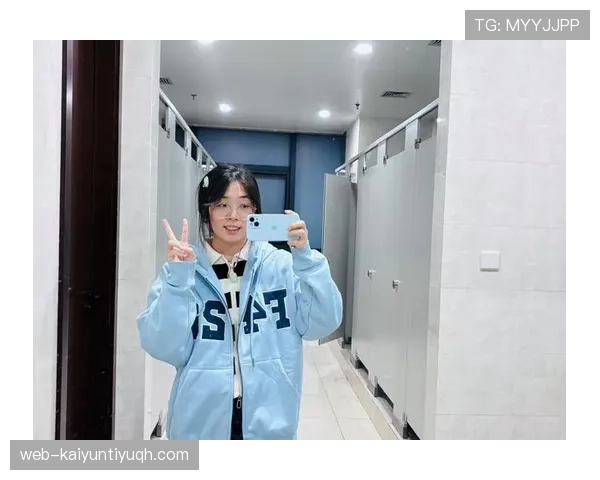 史梦瑶这生活真比剧本精彩，衣柜大得像展厅也没见她手软买买买！