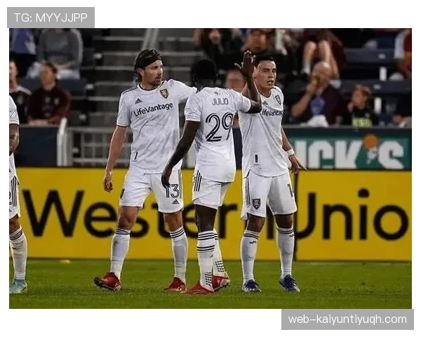 洛杉矶足球俱乐部近期表现受客场赛程影响,进攻端效率有待提升。 洛杉矶足球俱乐部近期表现受客场赛程影响,进攻端效率有待提升。